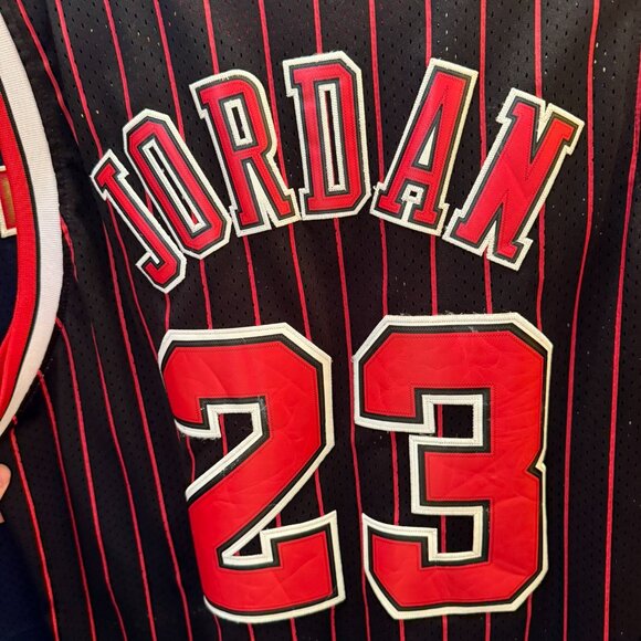[SOLD] Chicago Bulls Michael Jordan - Black Pinstripe Jersey - Picture 4 of 5
